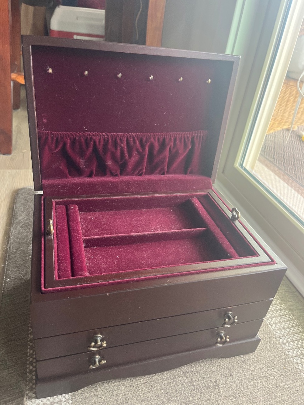 Engravable, lined jewelry box